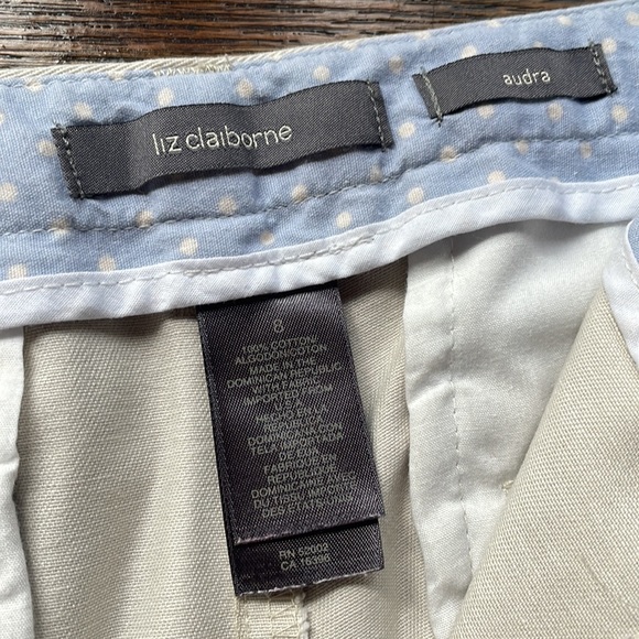 Liz Claiborne Audra Khaki Shorts Mid Rise size 8 - Picture 3 of 4